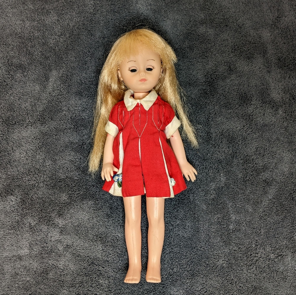 Ginny Vogue Vintage Doll 1977 - Blinking "Sleepy" eyes work Red Pleated Dress